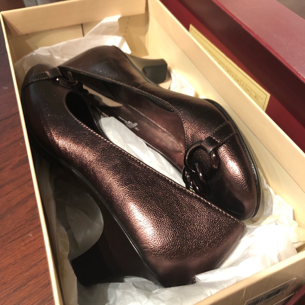 Sofft copper heels